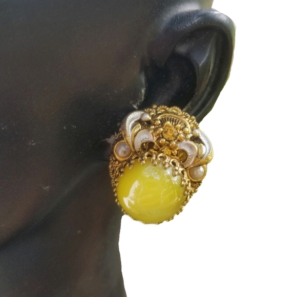 GORGEOUS 1950s WESTERN GERMANY GOLDTONE & LEMON POPHYRY GLASS CLIP ON EARRINGS - Picture 2 of 6
